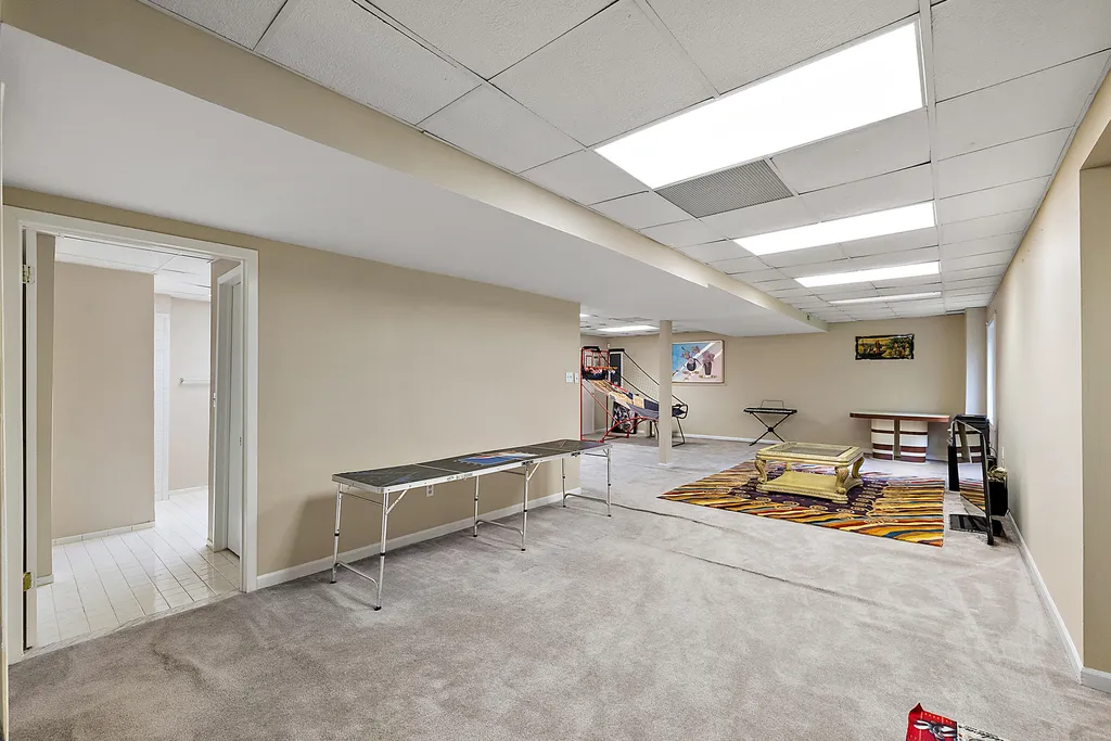 30521 Knighton Drive Farmington Hills City MI 48331