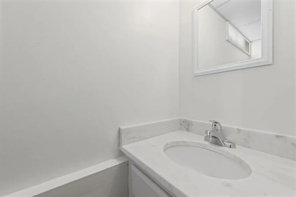 26912 W Davison Redford Charter Township MI 48239