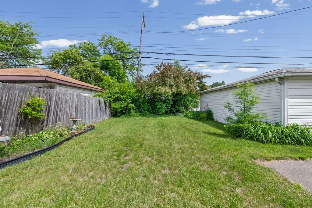26912 W Davison Redford Charter Township MI 48239