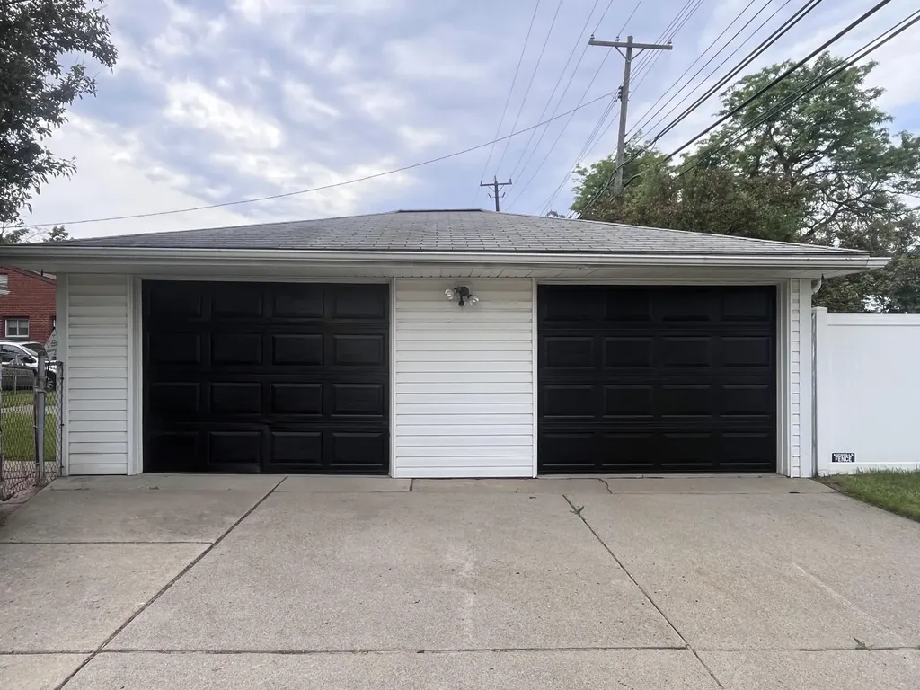 26912 W Davison Redford Charter Township MI 48239