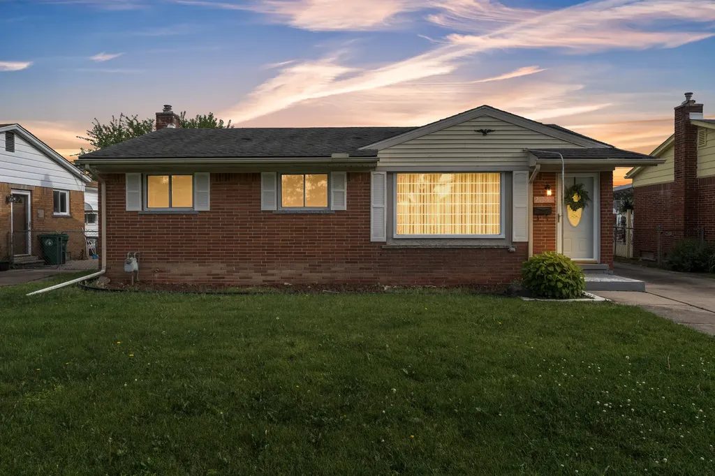 27511 Cambridge Street Garden City City MI 48135