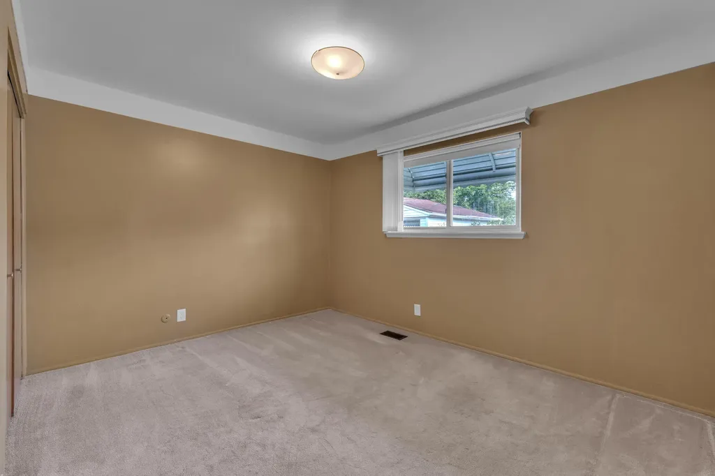 27511 Cambridge Street Garden City City MI 48135