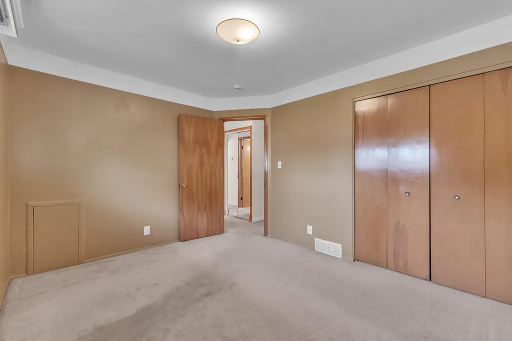 27511 Cambridge Street Garden City City MI 48135