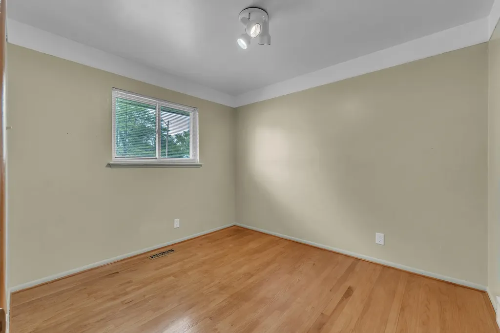 27511 Cambridge Street Garden City City MI 48135