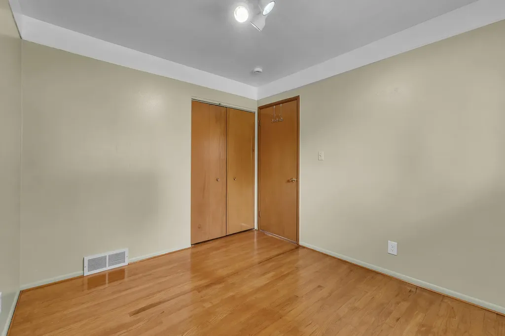 27511 Cambridge Street Garden City City MI 48135