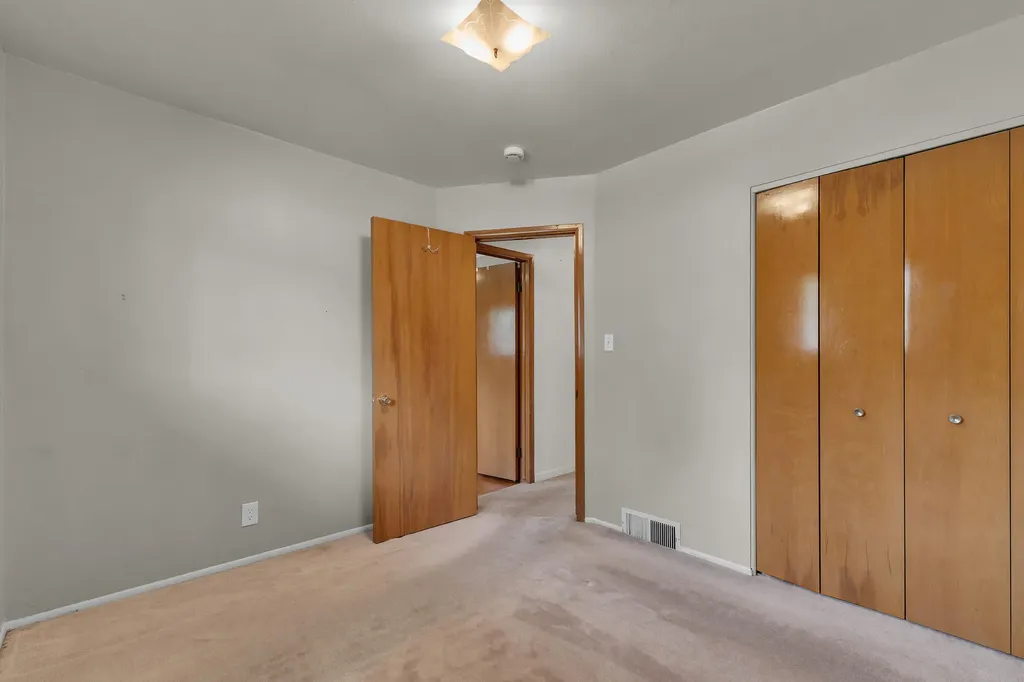 27511 Cambridge Street Garden City City MI 48135