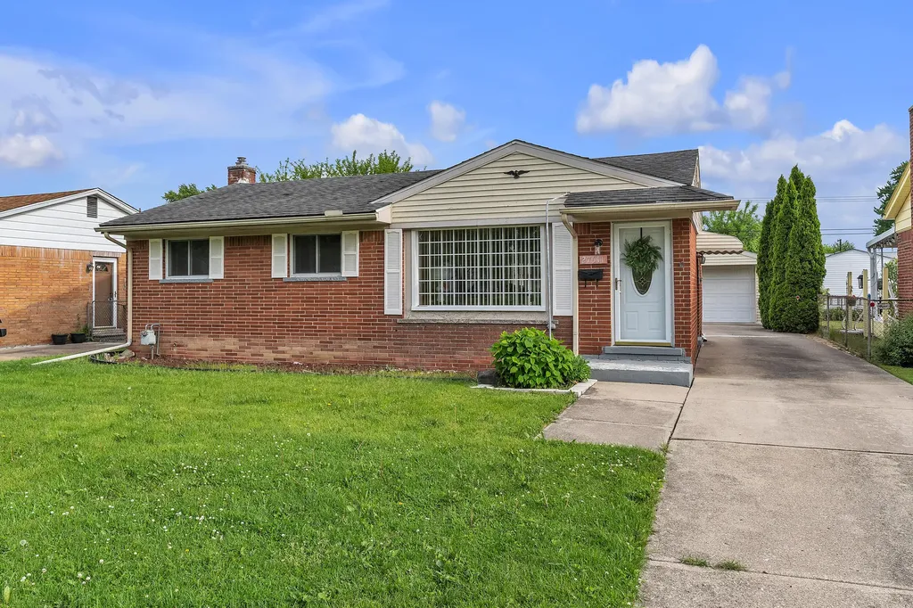 27511 Cambridge Street Garden City City MI 48135