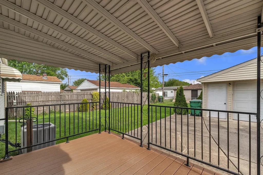 27511 Cambridge Street Garden City City MI 48135