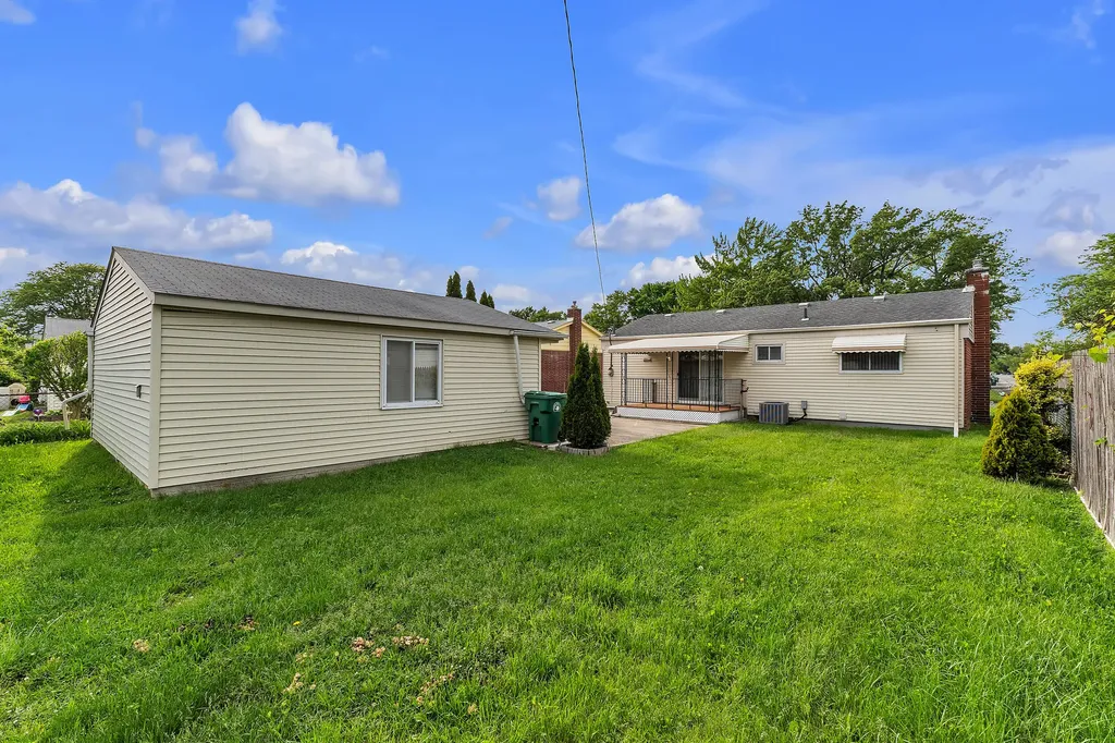 27511 Cambridge Street Garden City City MI 48135