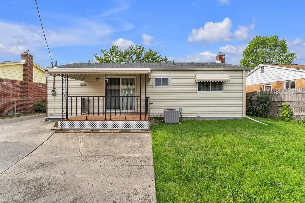 27511 Cambridge Street Garden City City MI 48135