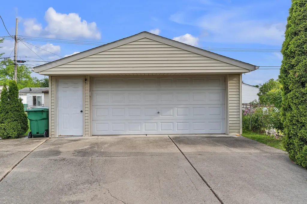 27511 Cambridge Street Garden City City MI 48135