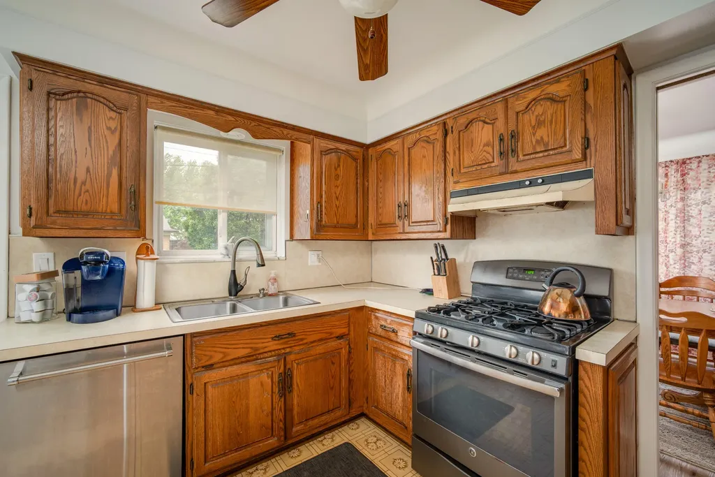 19402 Rockport Street Roseville City MI 48066