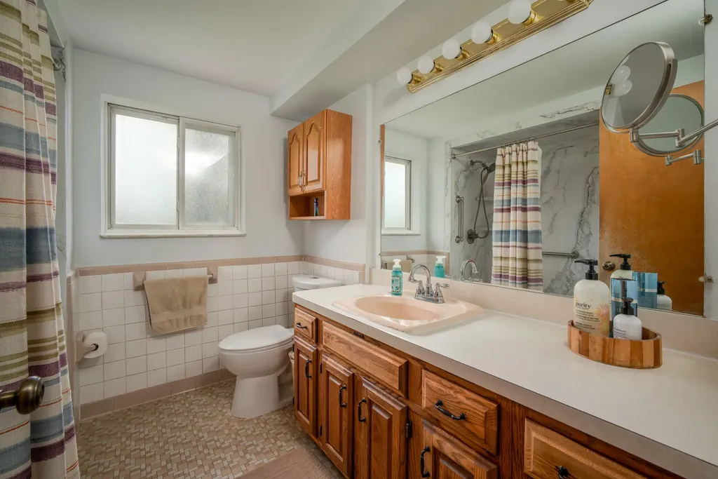 19402 Rockport Street Roseville City MI 48066