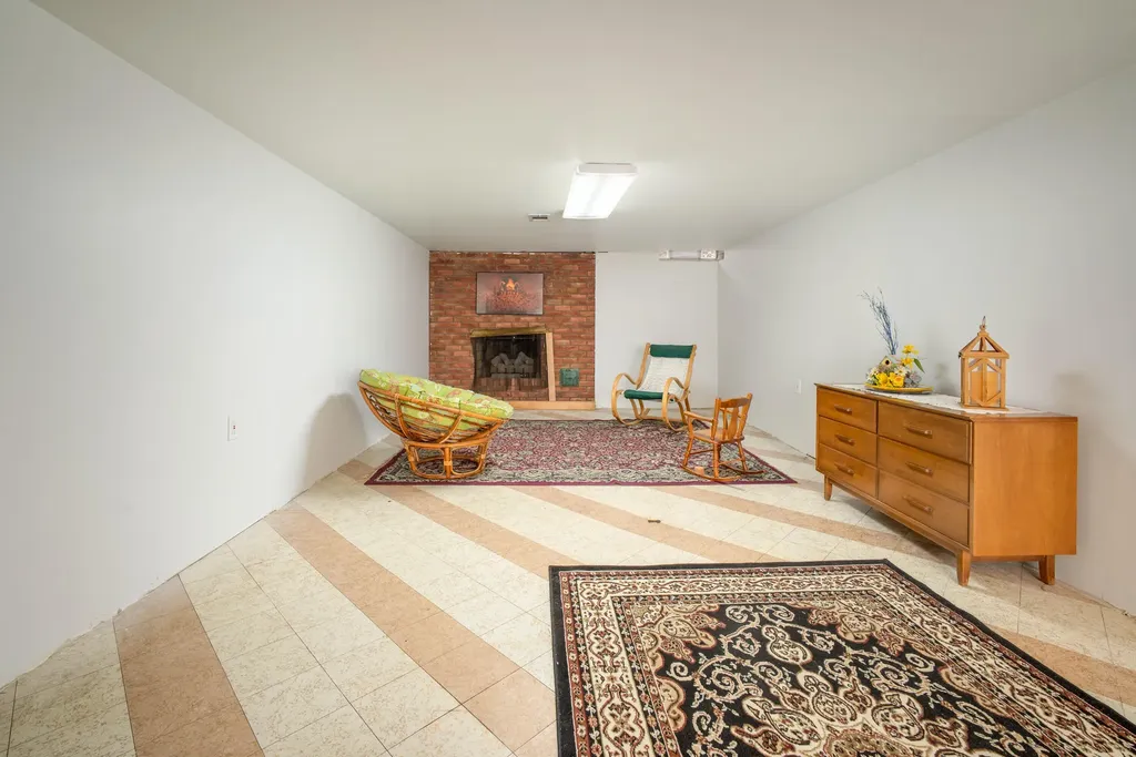 19402 Rockport Street Roseville City MI 48066