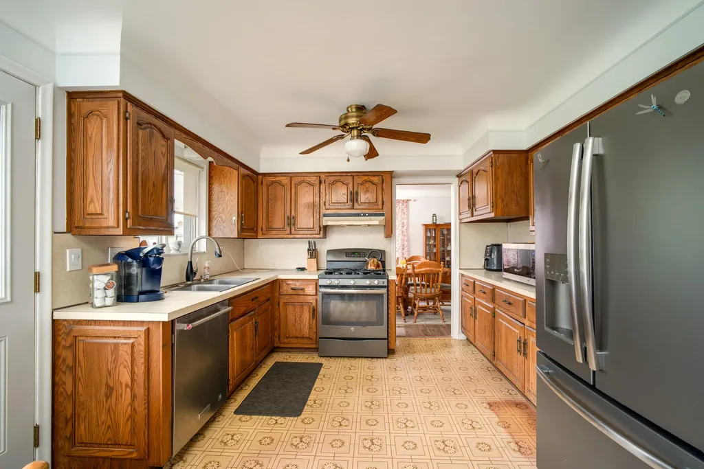 19402 Rockport Street Roseville City MI 48066