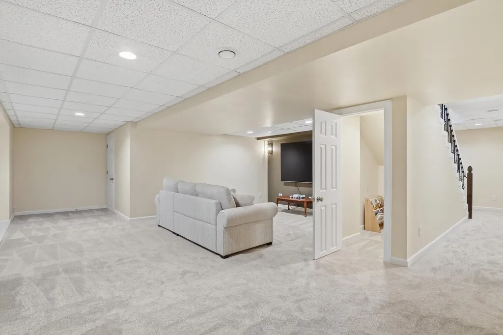 275 Honey Tree Way Scio Township MI 48103