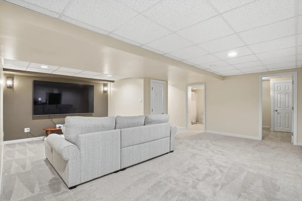 275 Honey Tree Way Scio Township MI 48103