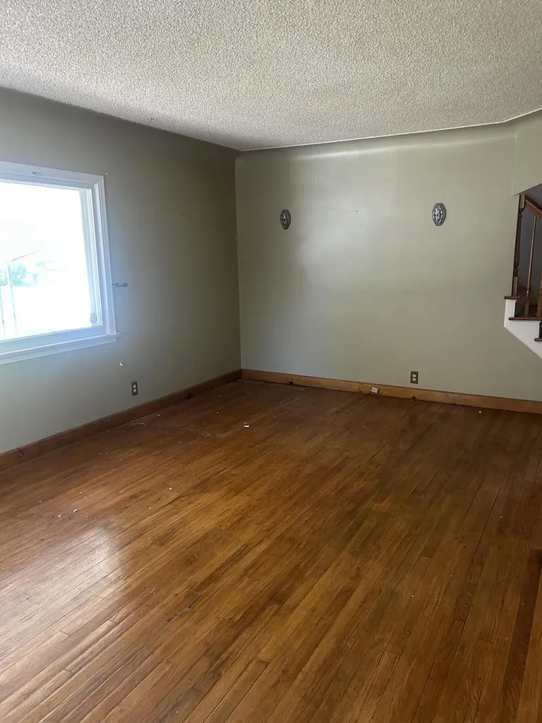 8105 Toepfer Warren City MI 48089
