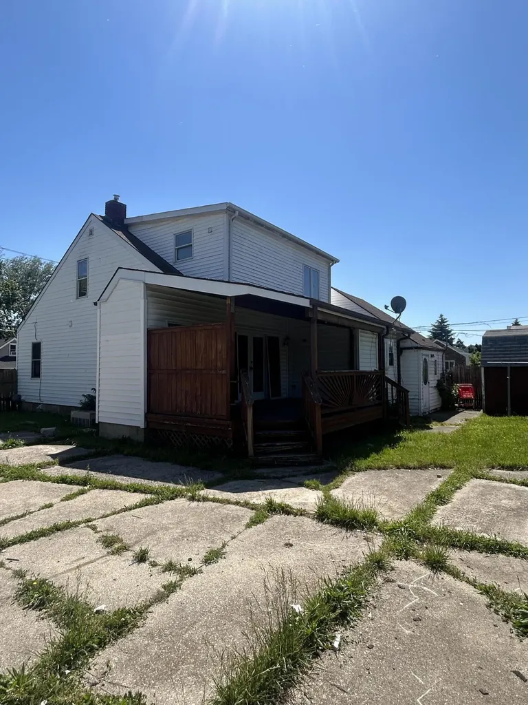 8105 Toepfer Warren City MI 48089