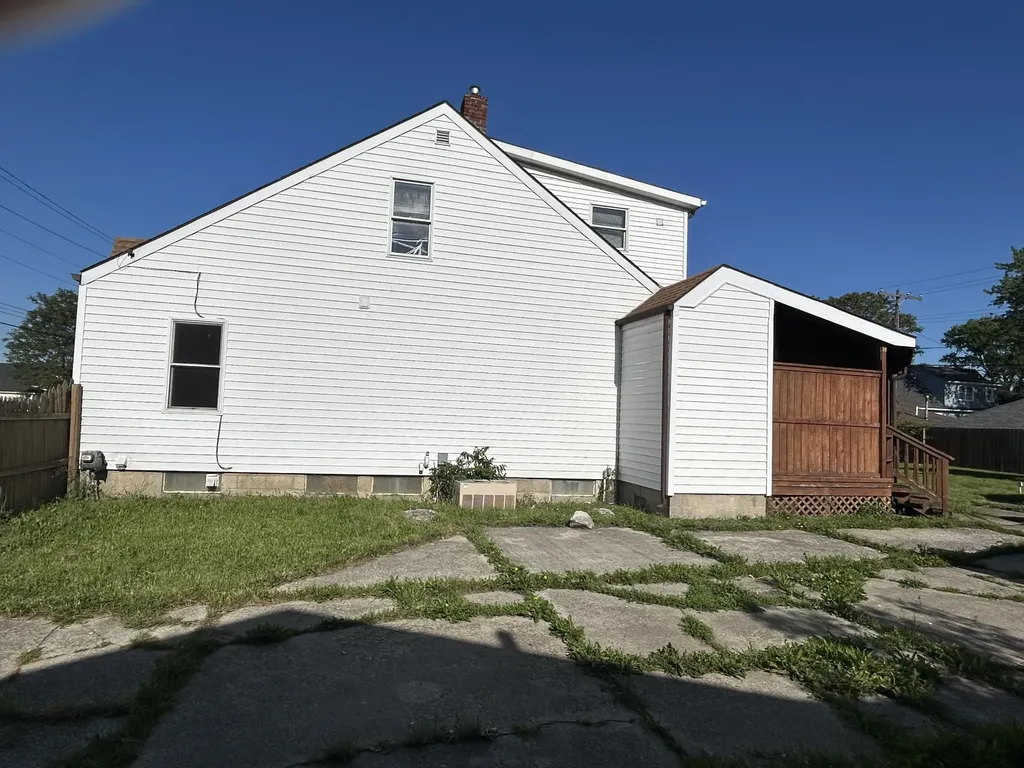 8105 Toepfer Warren City MI 48089