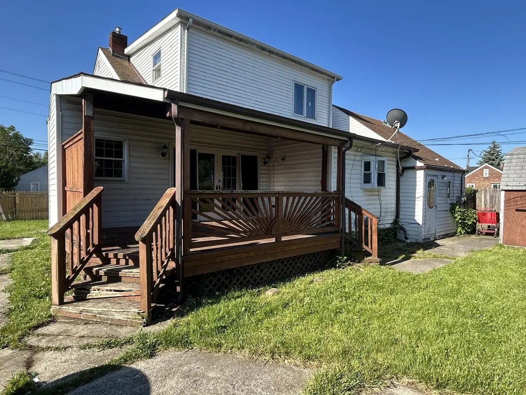 8105 Toepfer Warren City MI 48089