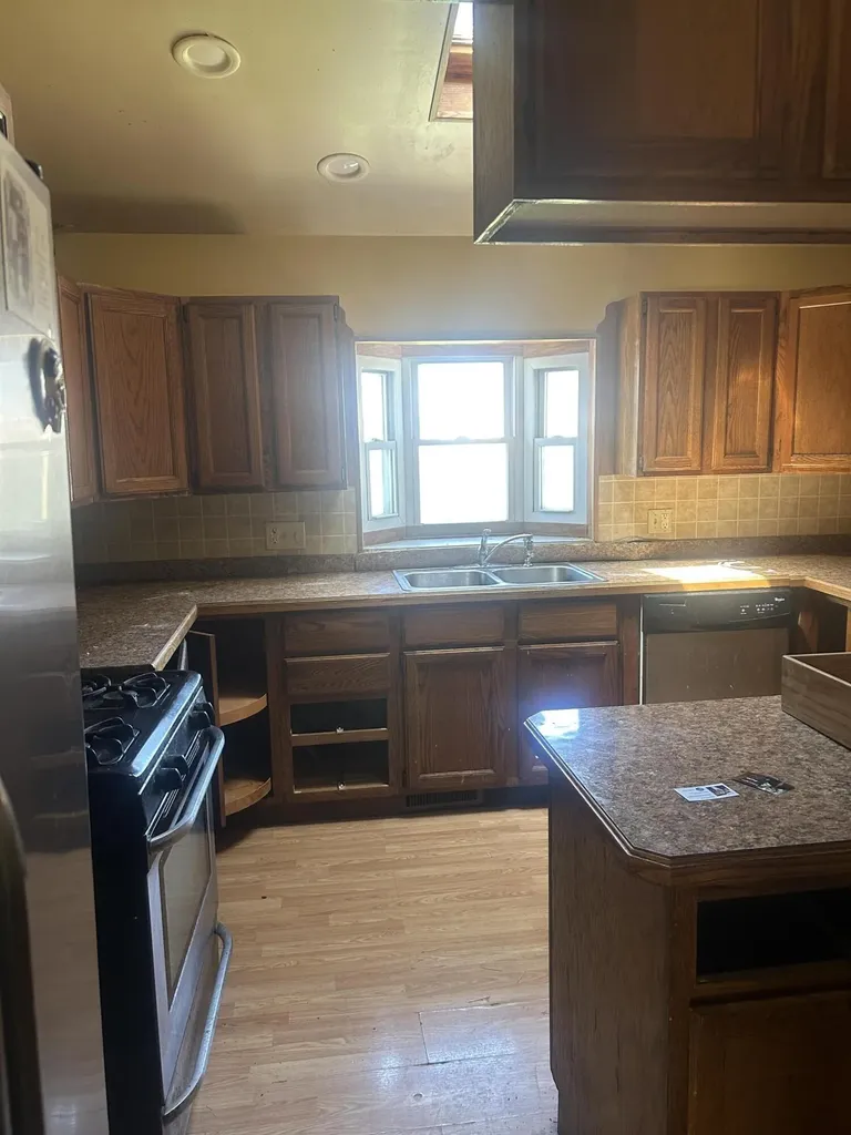 8105 Toepfer Warren City MI 48089