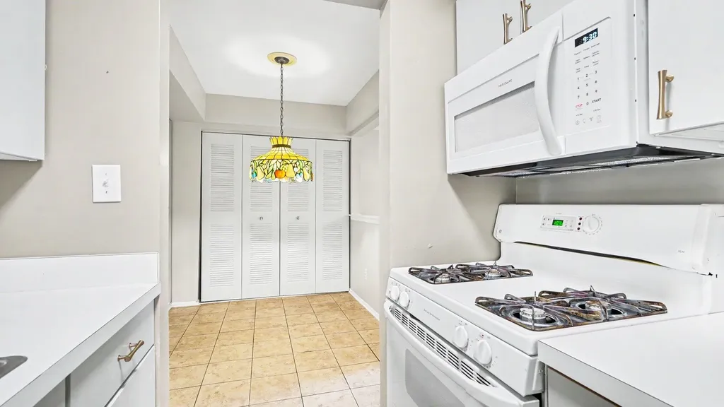 515 Long Shore Drive Ann Arbor City MI 48105