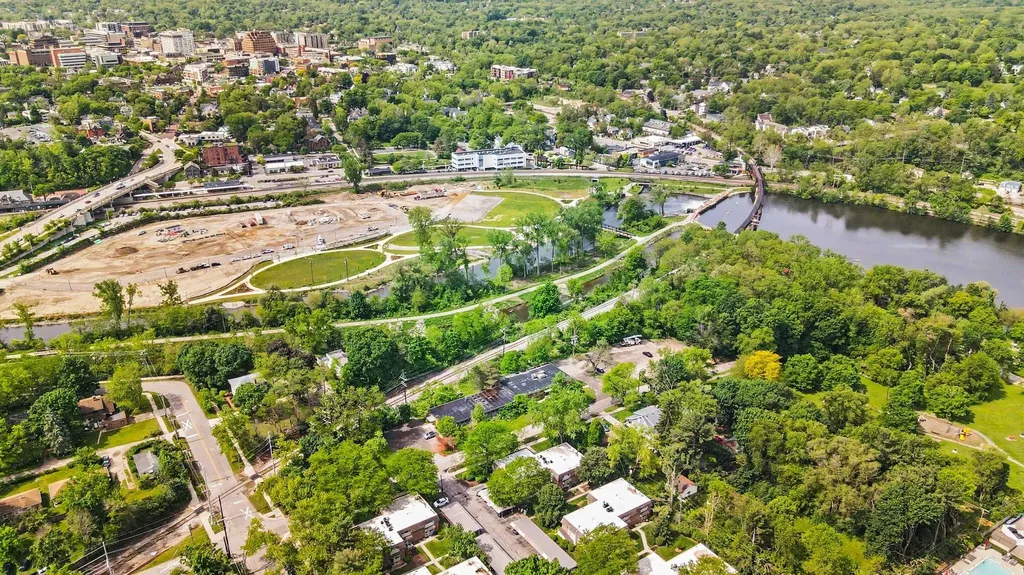 515 Long Shore Drive Ann Arbor City MI 48105