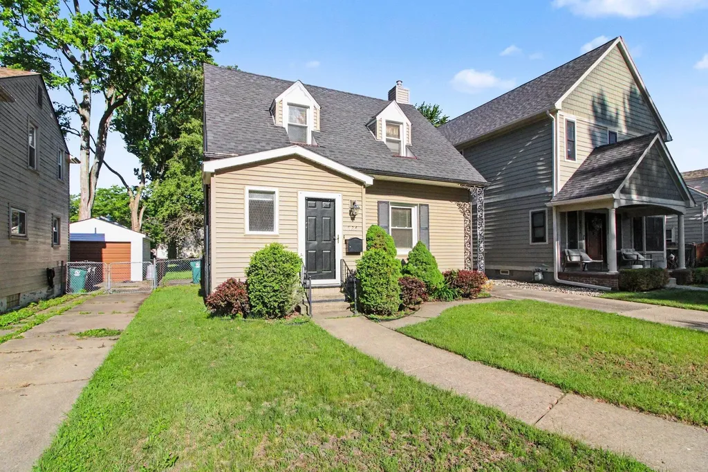 826 Irving Avenue Royal Oak City MI 48067