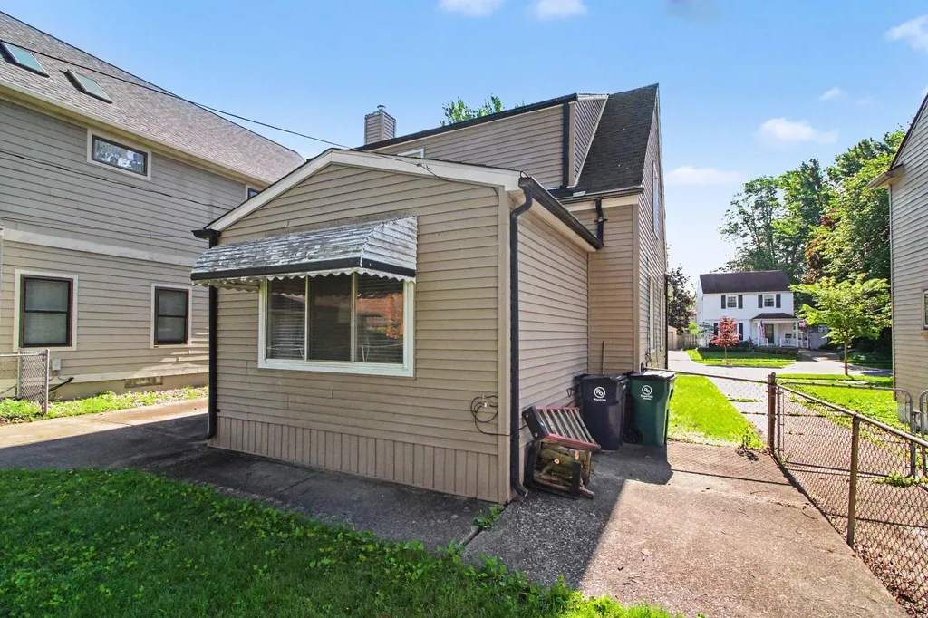 826 Irving Avenue Royal Oak City MI 48067