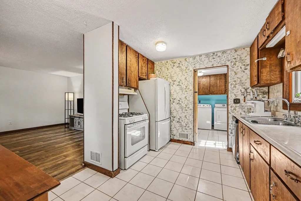 6550 Saline Drive Waterford Charter Township MI 48329