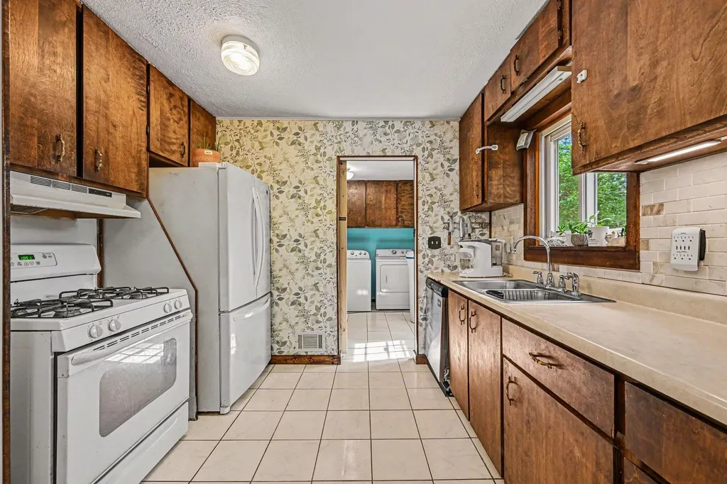 6550 Saline Drive Waterford Charter Township MI 48329