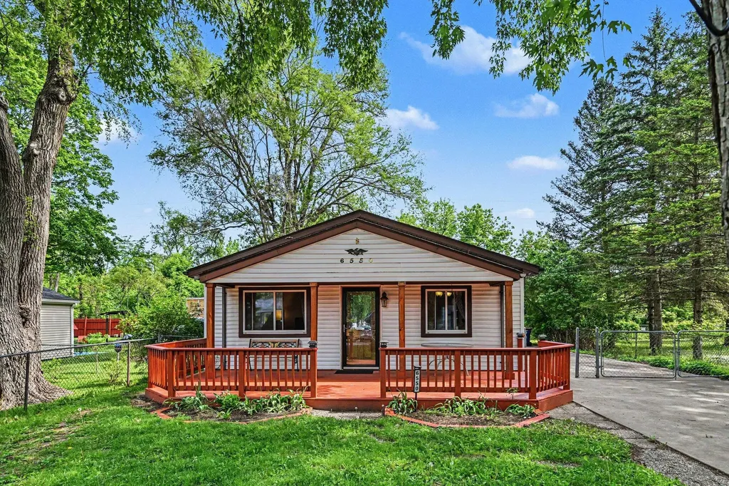6550 Saline Drive Waterford Charter Township MI 48329