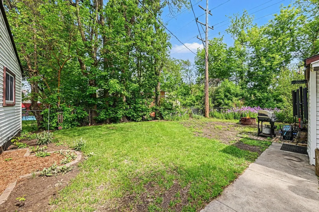 6550 Saline Drive Waterford Charter Township MI 48329