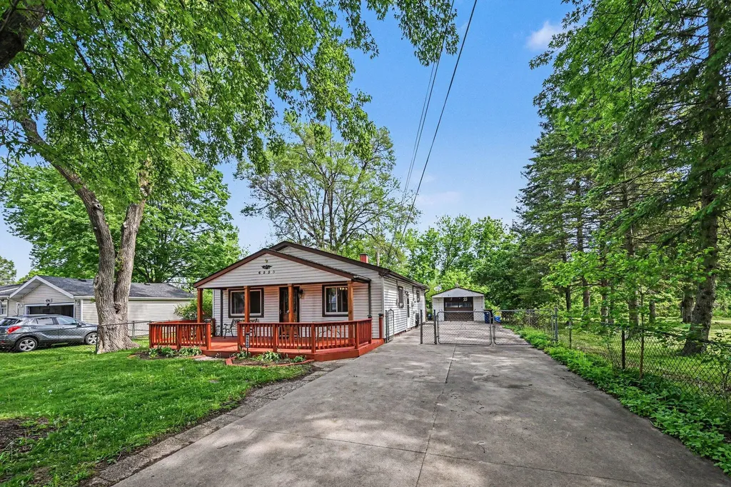 6550 Saline Drive Waterford Charter Township MI 48329