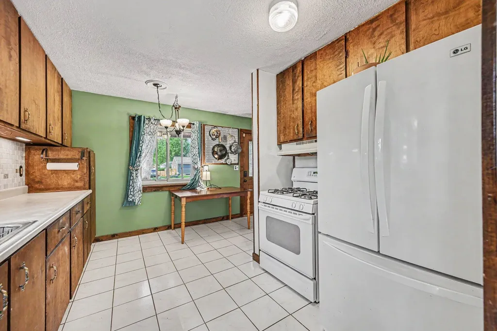 6550 Saline Drive Waterford Charter Township MI 48329