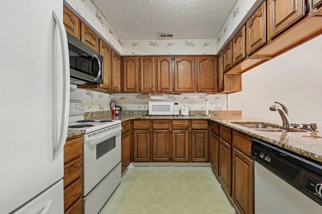 550 Cliffs Drive Ypsilanti Charter Township MI 48198