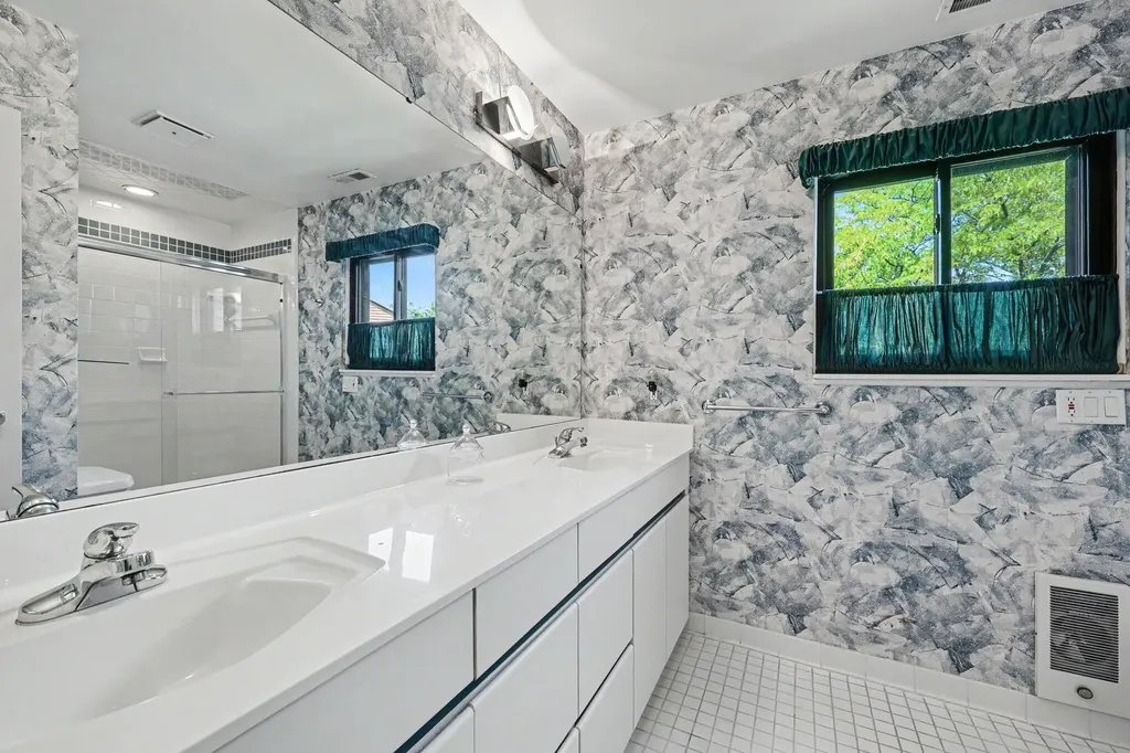 550 Cliffs Drive Ypsilanti Charter Township MI 48198