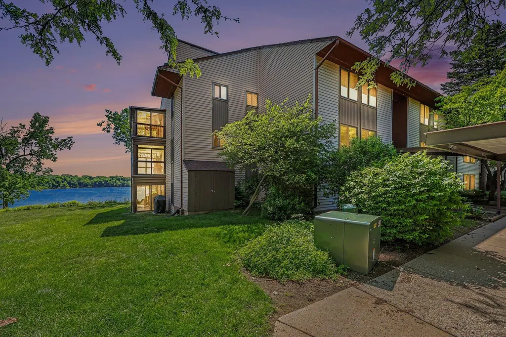 550 Cliffs Drive Ypsilanti Charter Township MI 48198