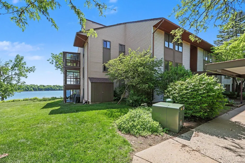 550 Cliffs Drive Ypsilanti Charter Township MI 48198