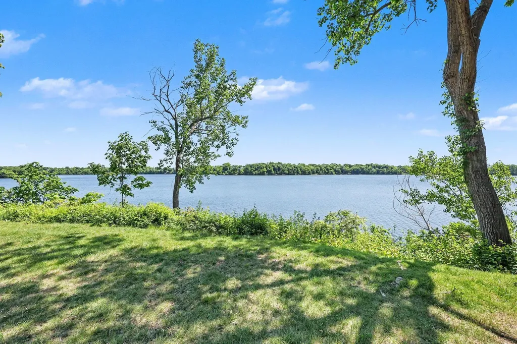 550 Cliffs Drive Ypsilanti Charter Township MI 48198