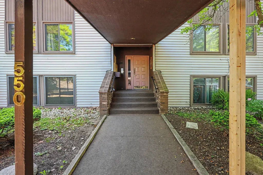 550 Cliffs Drive Ypsilanti Charter Township MI 48198
