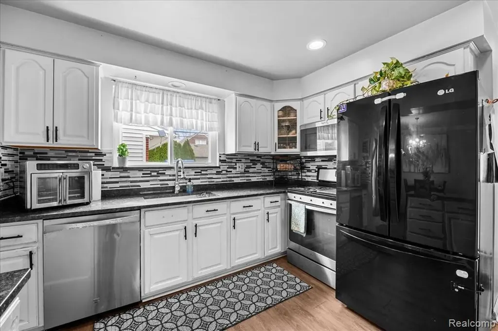 6716 Rosedale Boulevard Allen Park City MI 48101