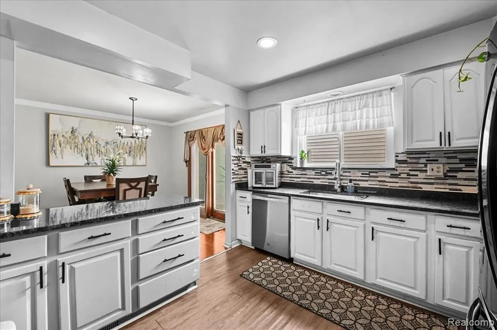 6716 Rosedale Boulevard Allen Park City MI 48101