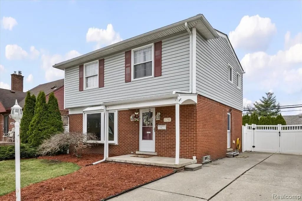 6716 Rosedale Boulevard Allen Park City MI 48101