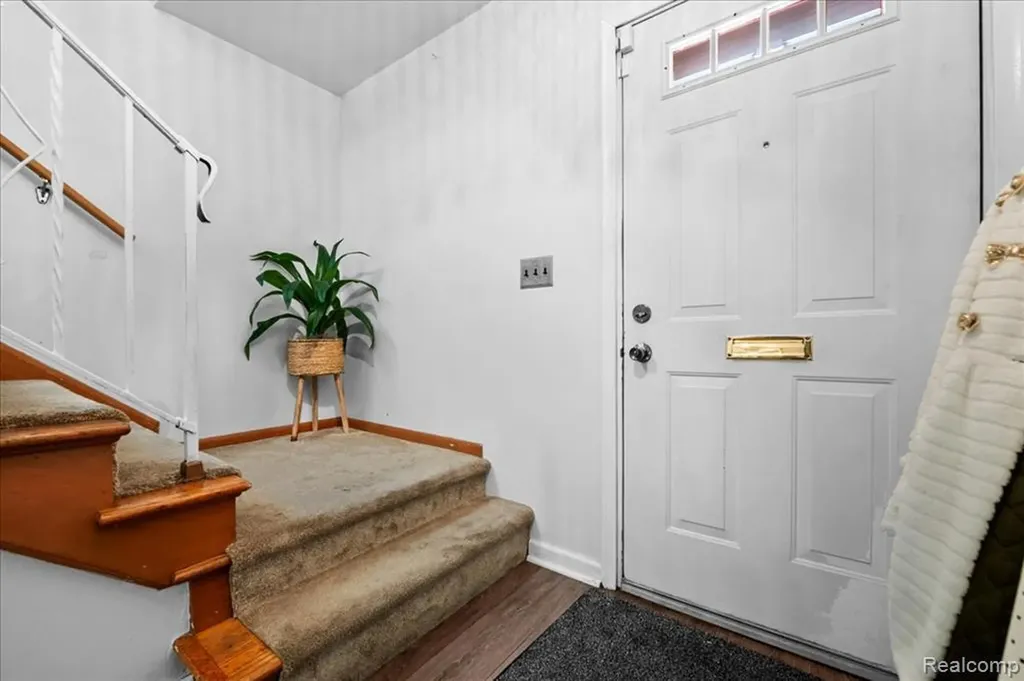 6716 Rosedale Boulevard Allen Park City MI 48101