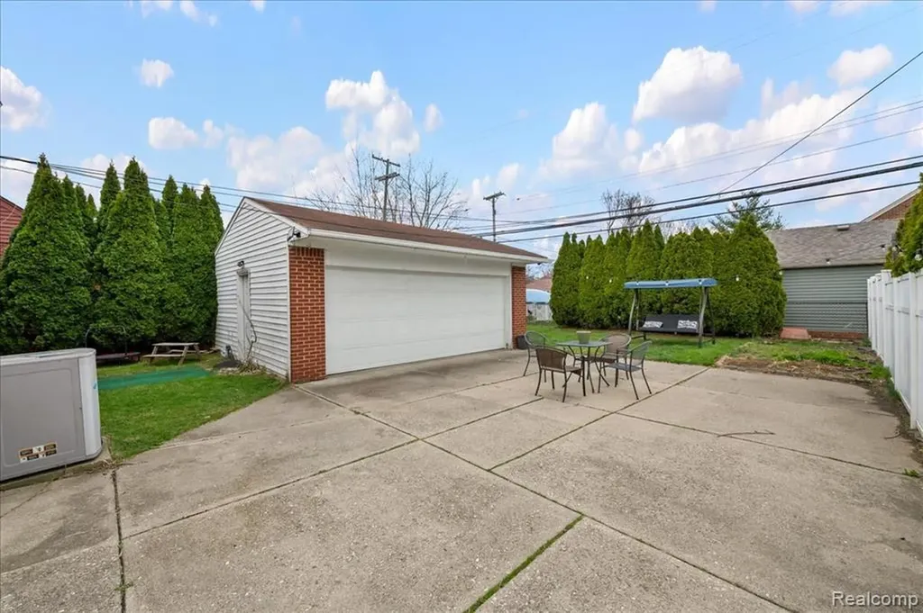 6716 Rosedale Boulevard Allen Park City MI 48101