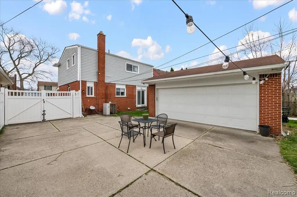 6716 Rosedale Boulevard Allen Park City MI 48101