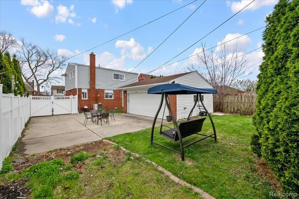 6716 Rosedale Boulevard Allen Park City MI 48101