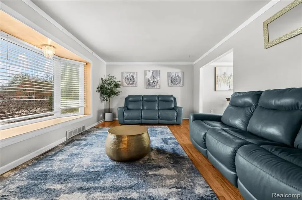 6716 Rosedale Boulevard Allen Park City MI 48101